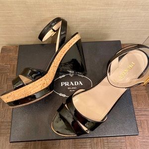 ▪️SOLD▪️PRADA Patent Calzature Sandals